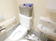 清潔で広々としたトイレの様子