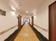明るく広々とした廊下