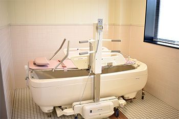 快適な設備の浴室