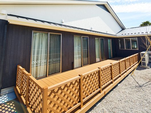 ウッドデッキ