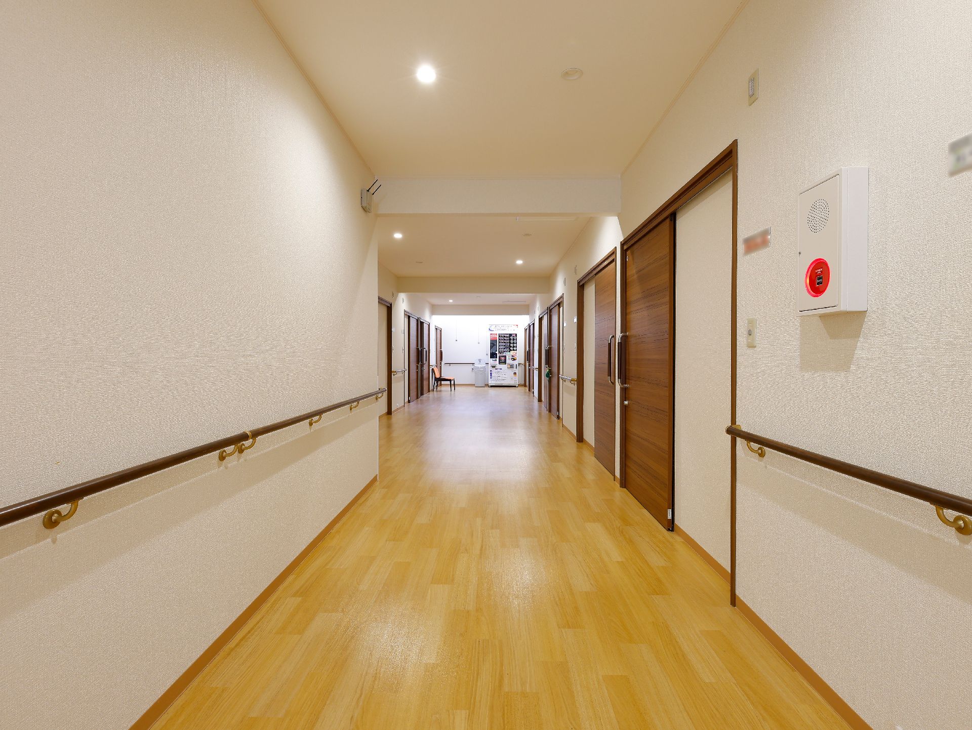 幅の広い廊下