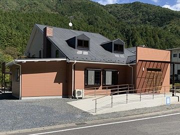 ゆったりとした施設外観