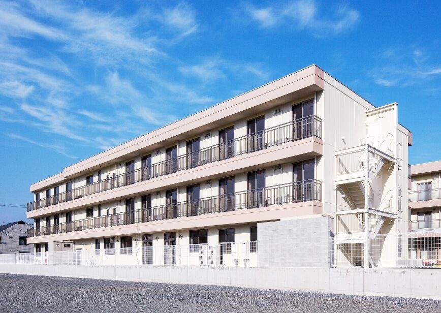 清潔感のある三階建て居室