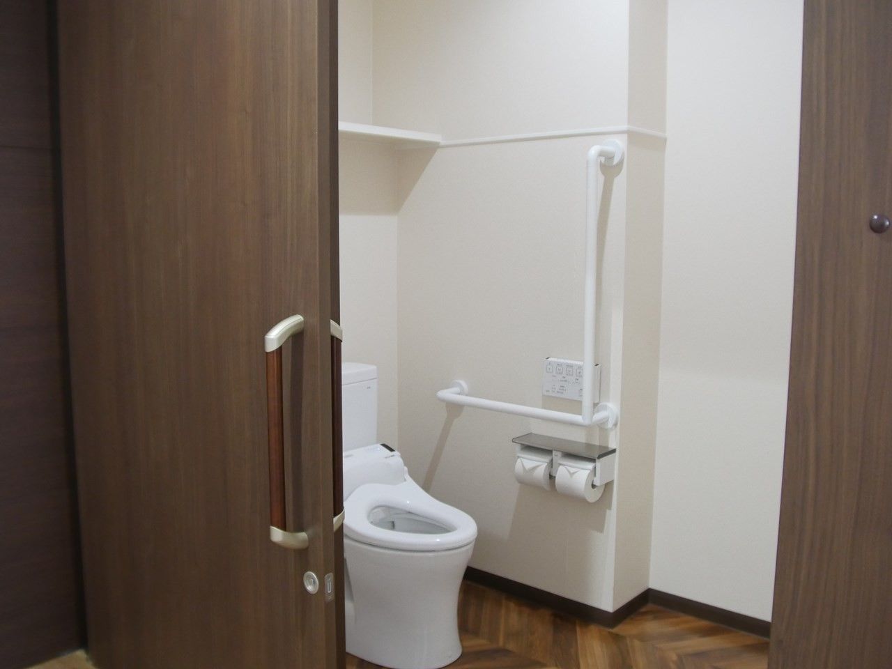 手すり付きトイレ空間