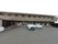 ゆったりとした駐車場のある建物