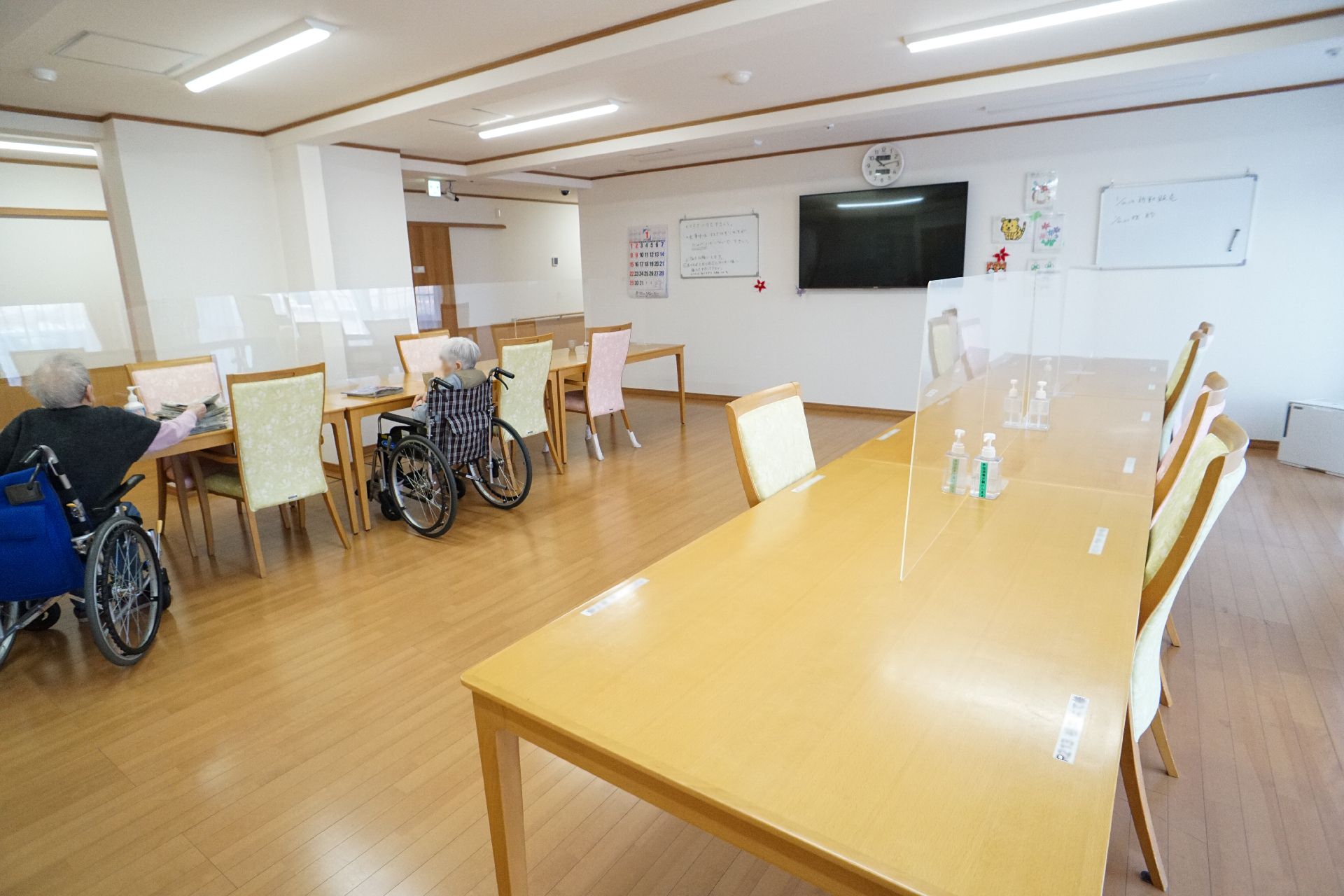 パーテーションを設置した食堂
