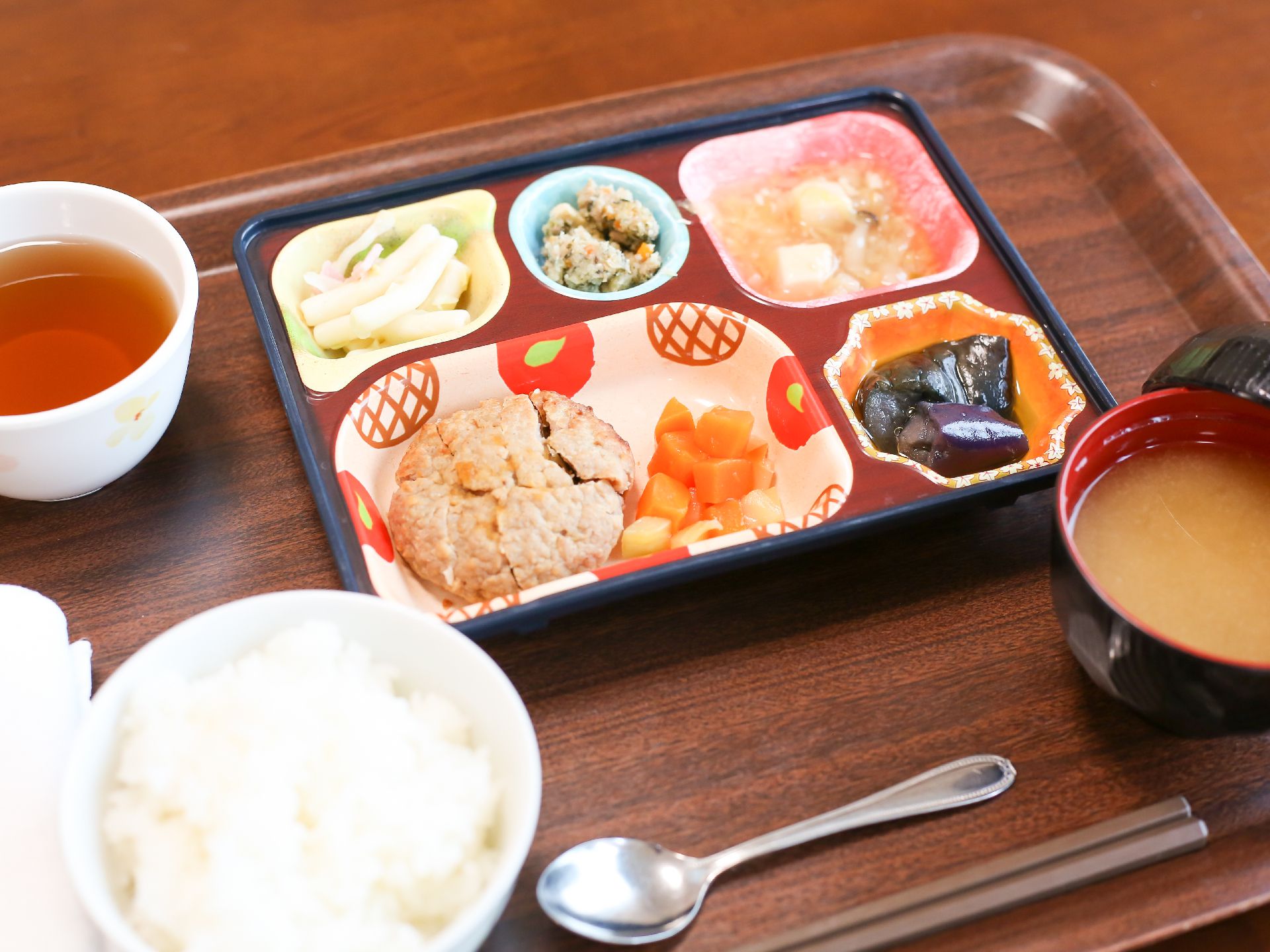 ご飯と味噌汁がセットになったメニュー
