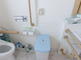 介護施設の明るいトイレスペース