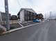 住宅街の道路と周辺の風景