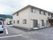 ゆったりとした外観の建物