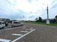 広々とした駐車場