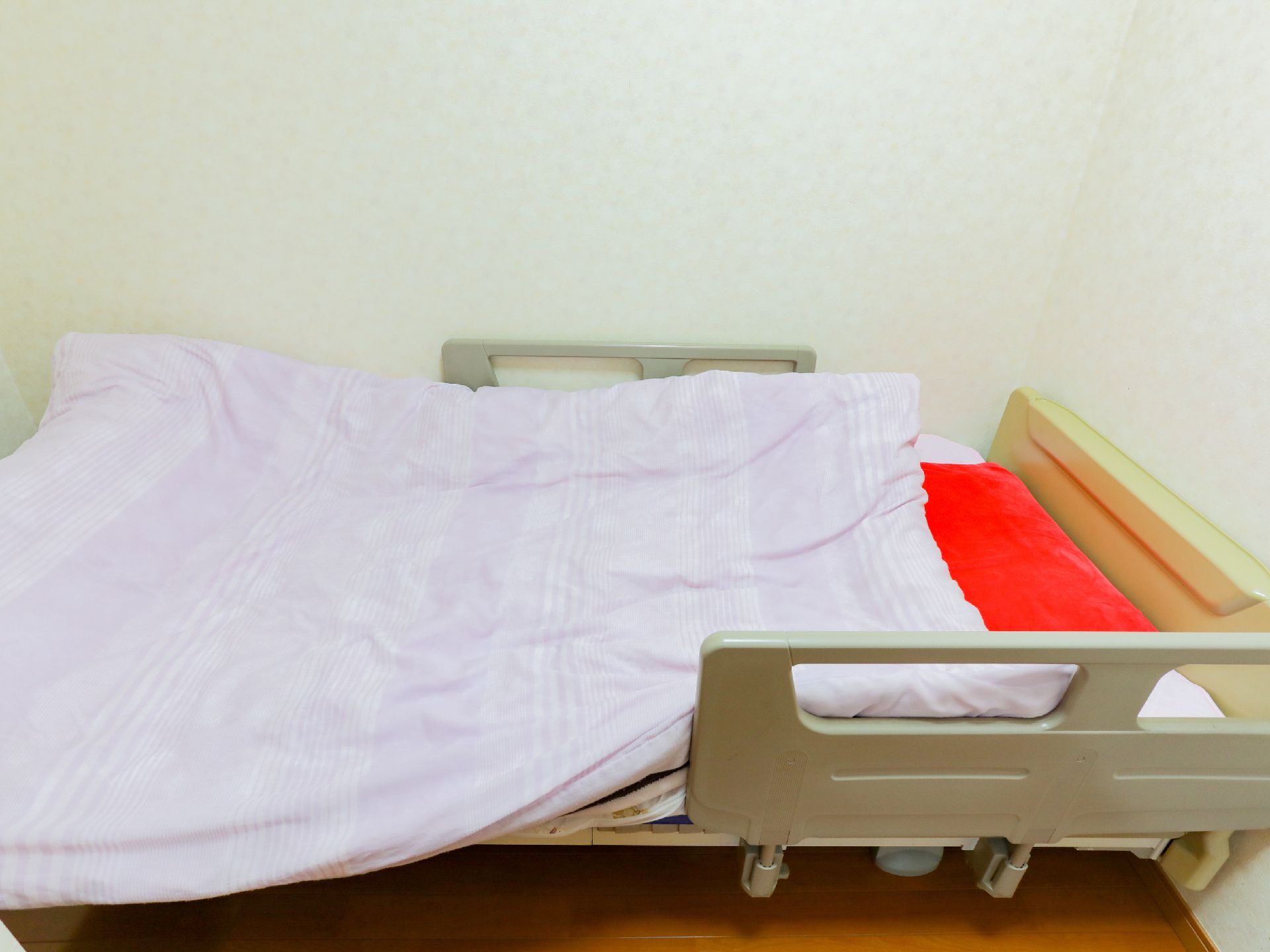 杖の方も余裕をもって生活できる、広々とした居室
