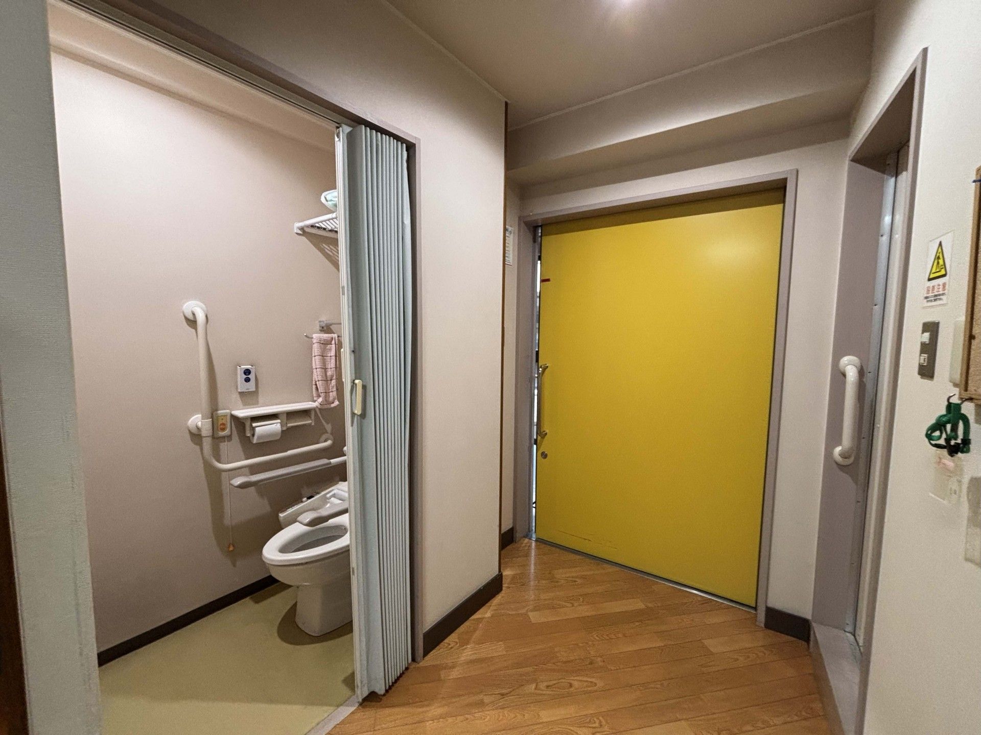 安全なトイレと廊下