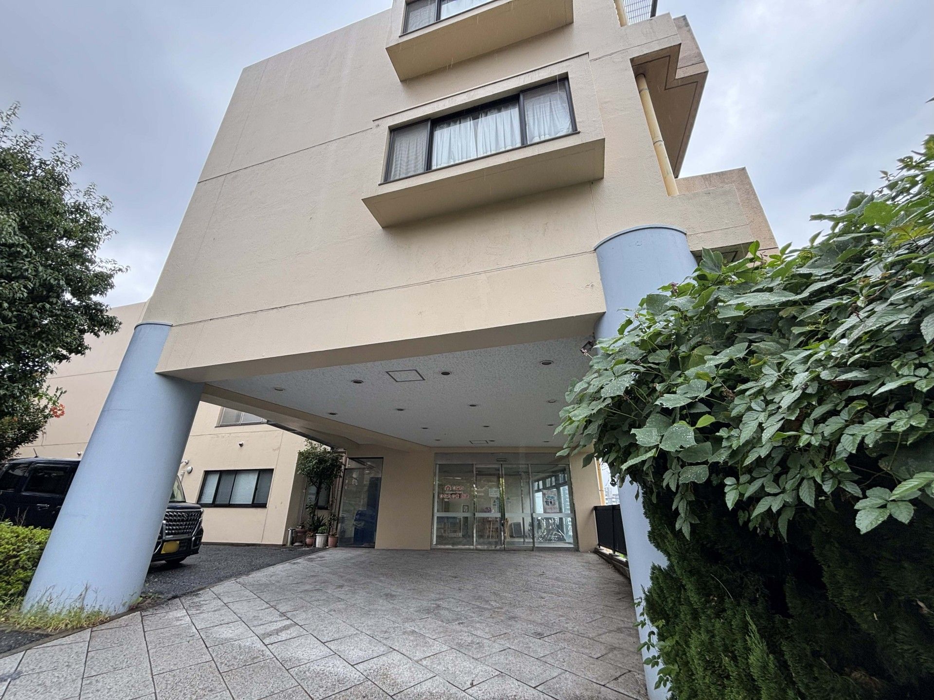 エントランスの外観