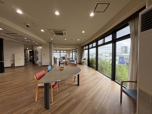 ラウンジ