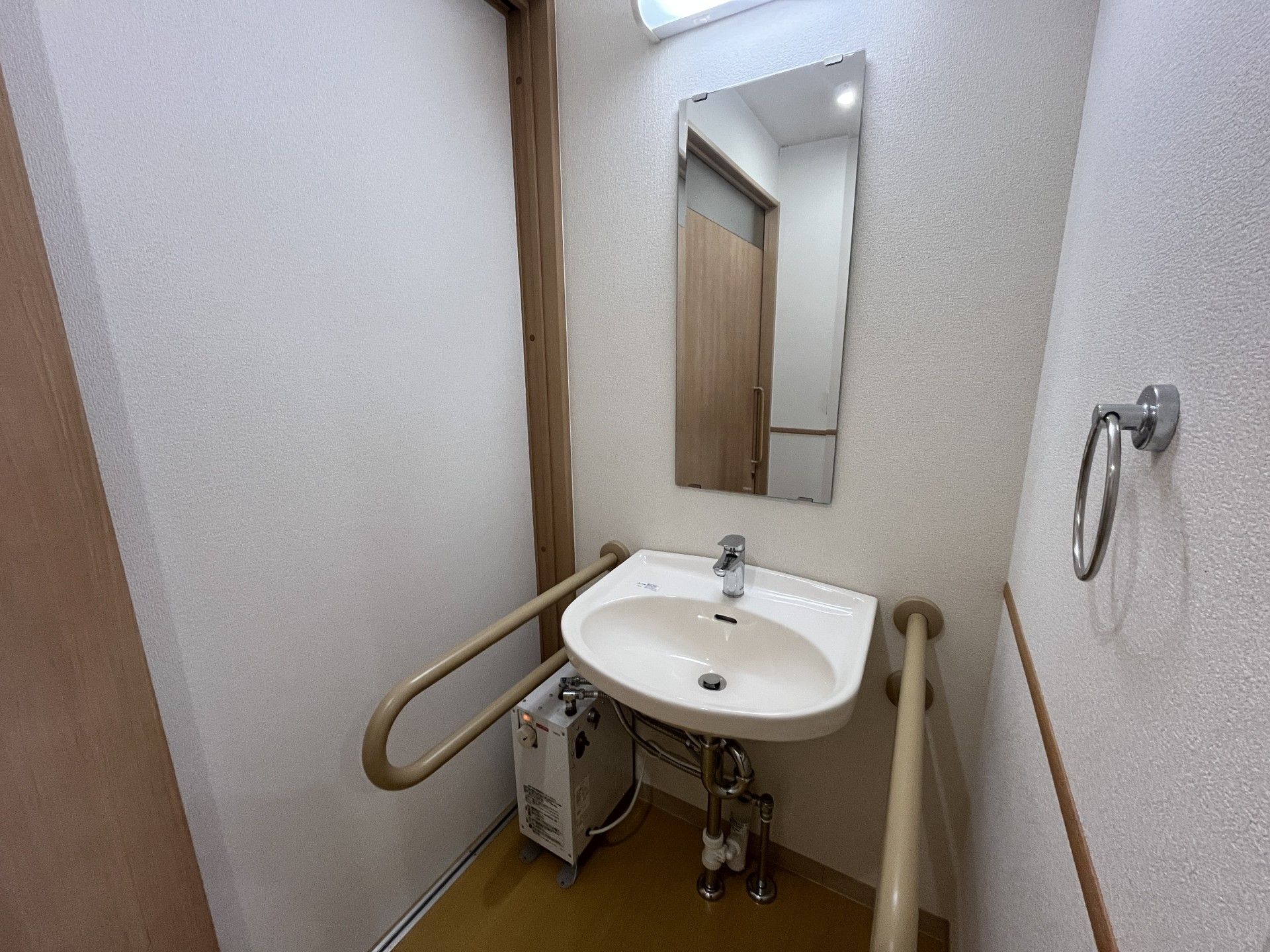 手すり付き洗面台