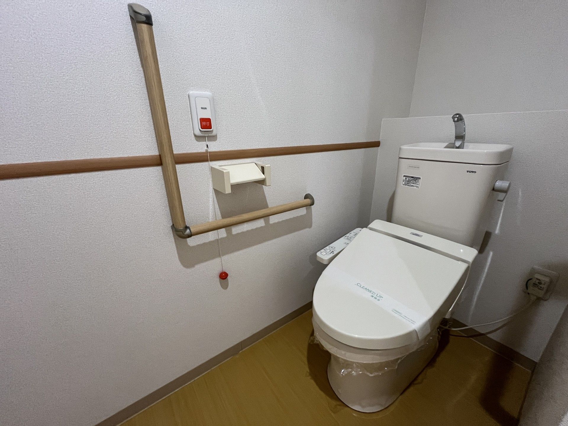 手すり付きのトイレ