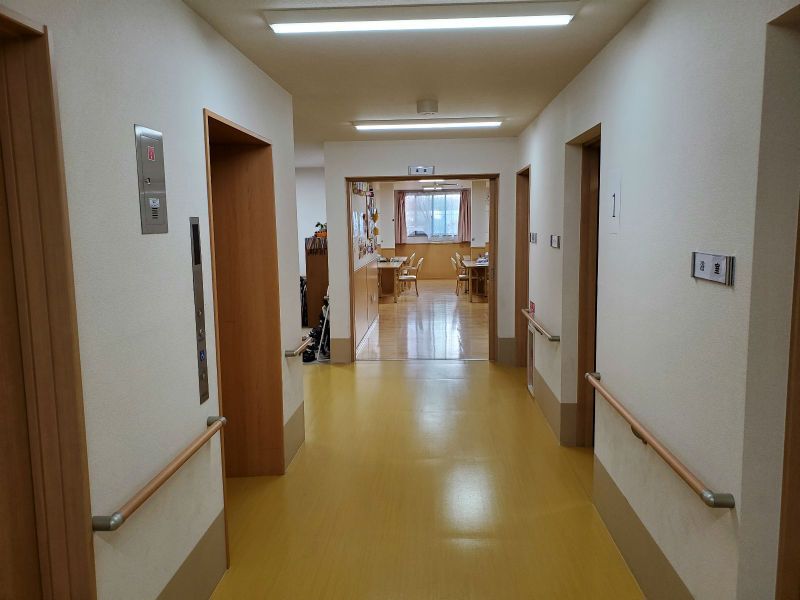 清潔な廊下の一望