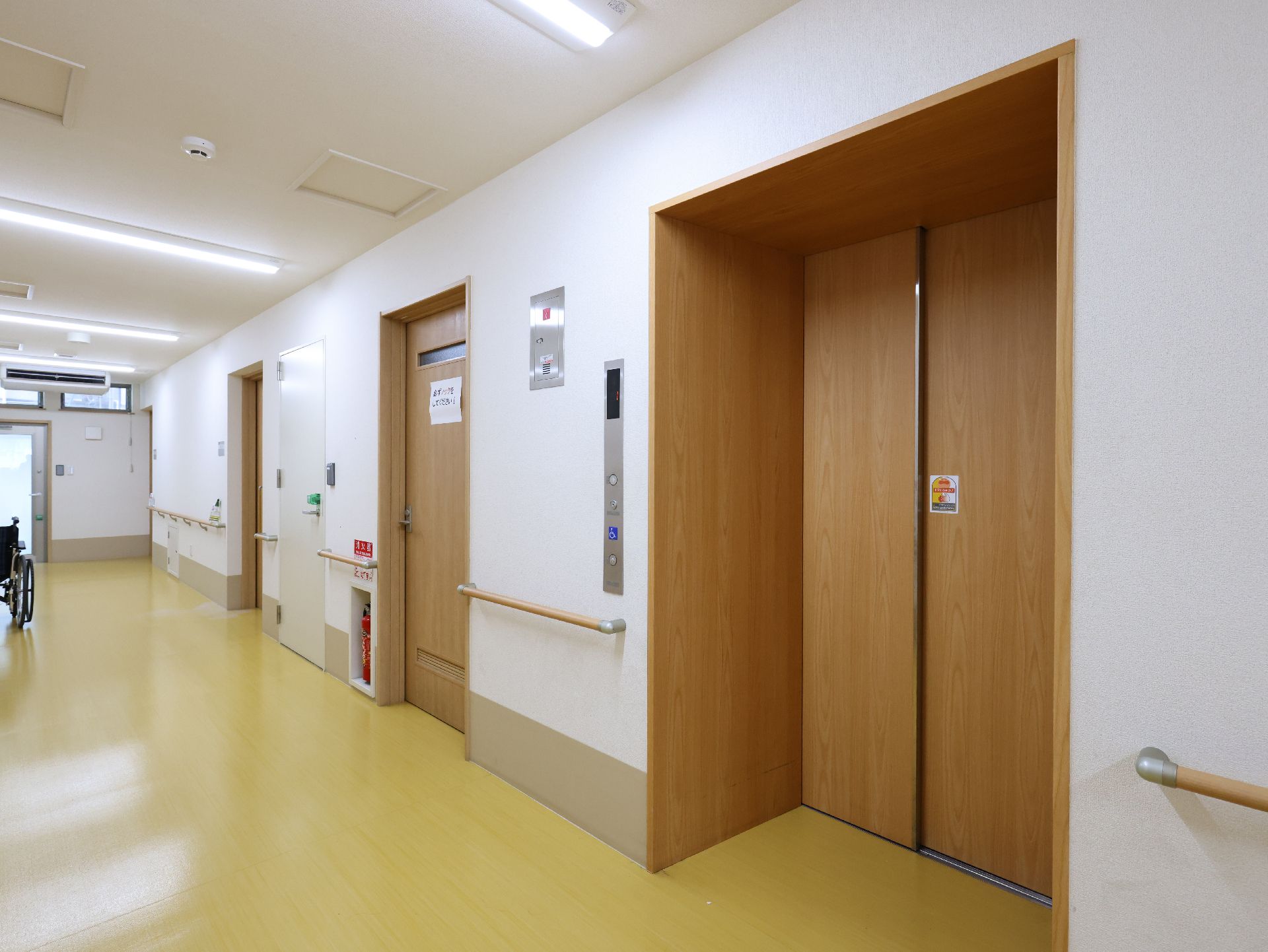 施設内エレベーター