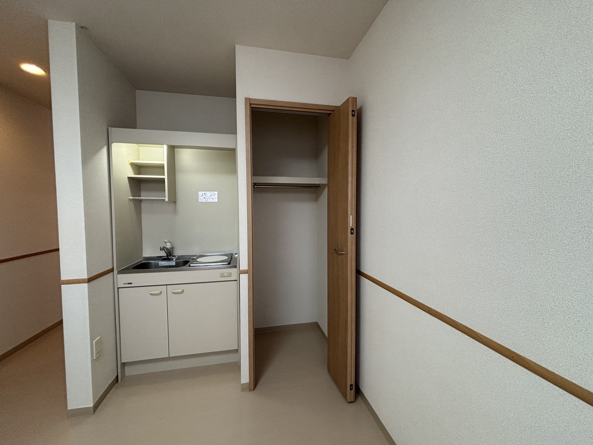 シンプルなキッチンと収納