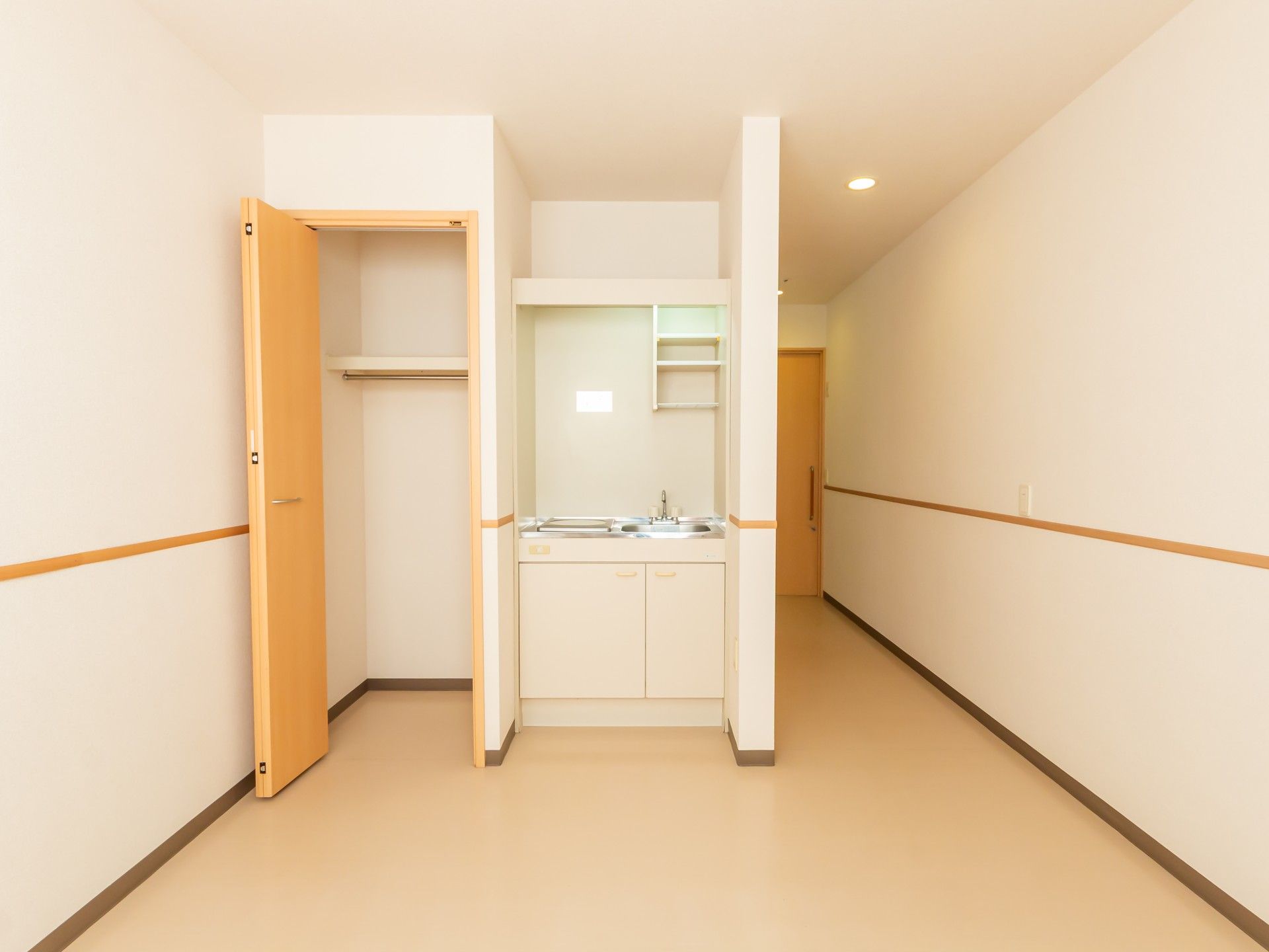 シンプルな居室の一角