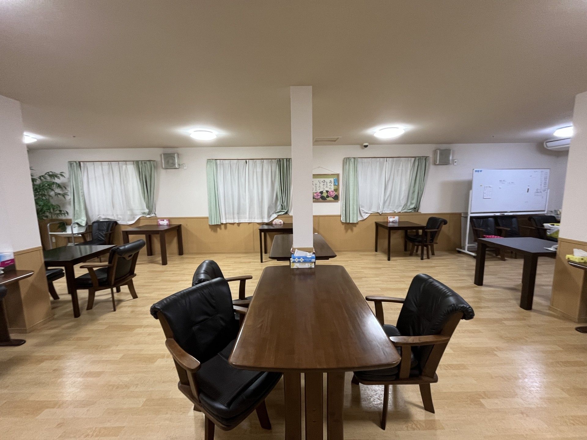 落ち着いた雰囲気の共有スペース