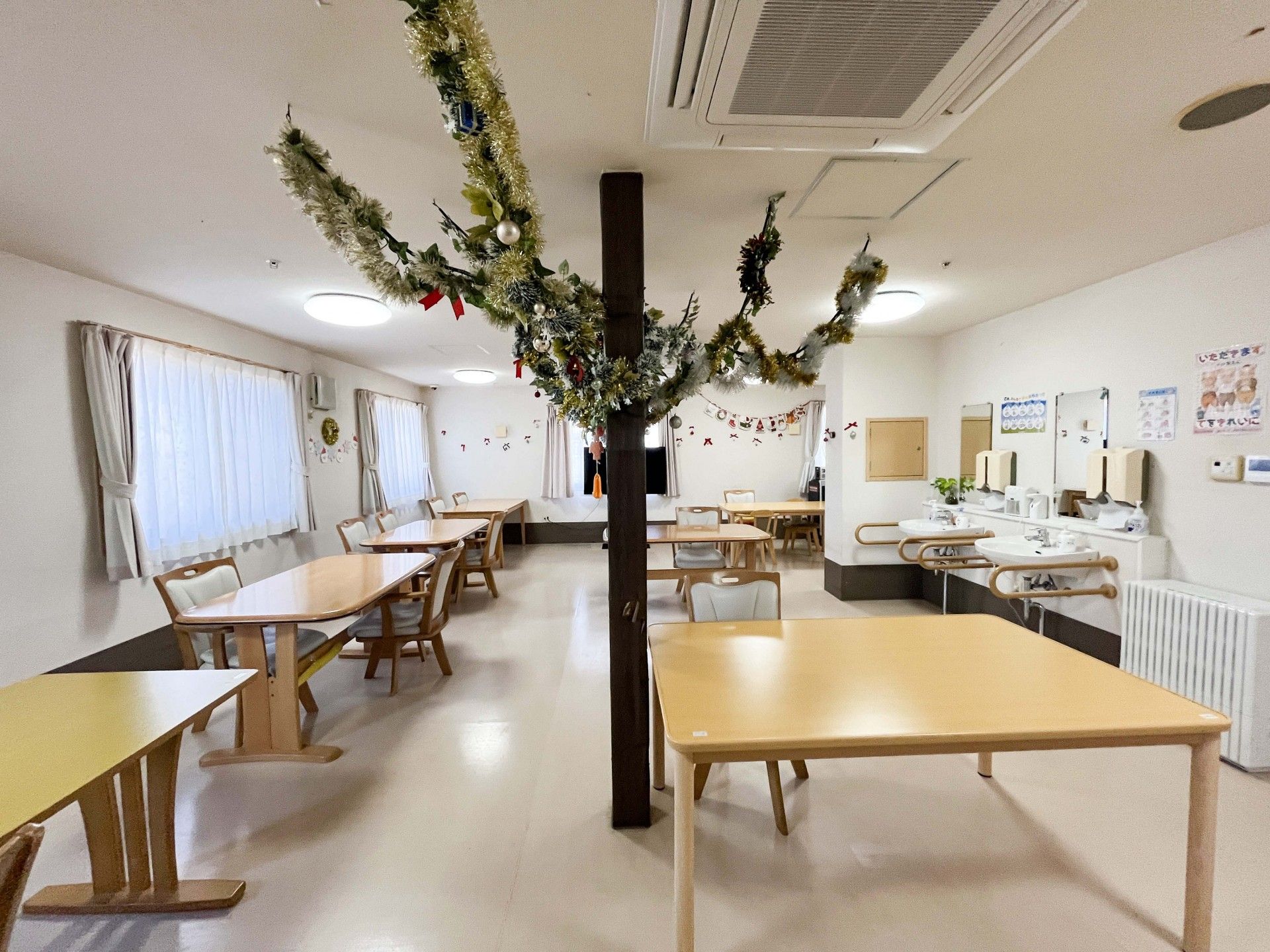 飾り付けられた食堂