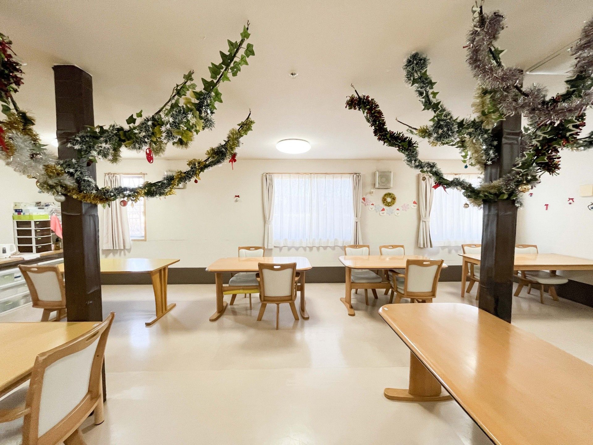 飾り付けられた食堂