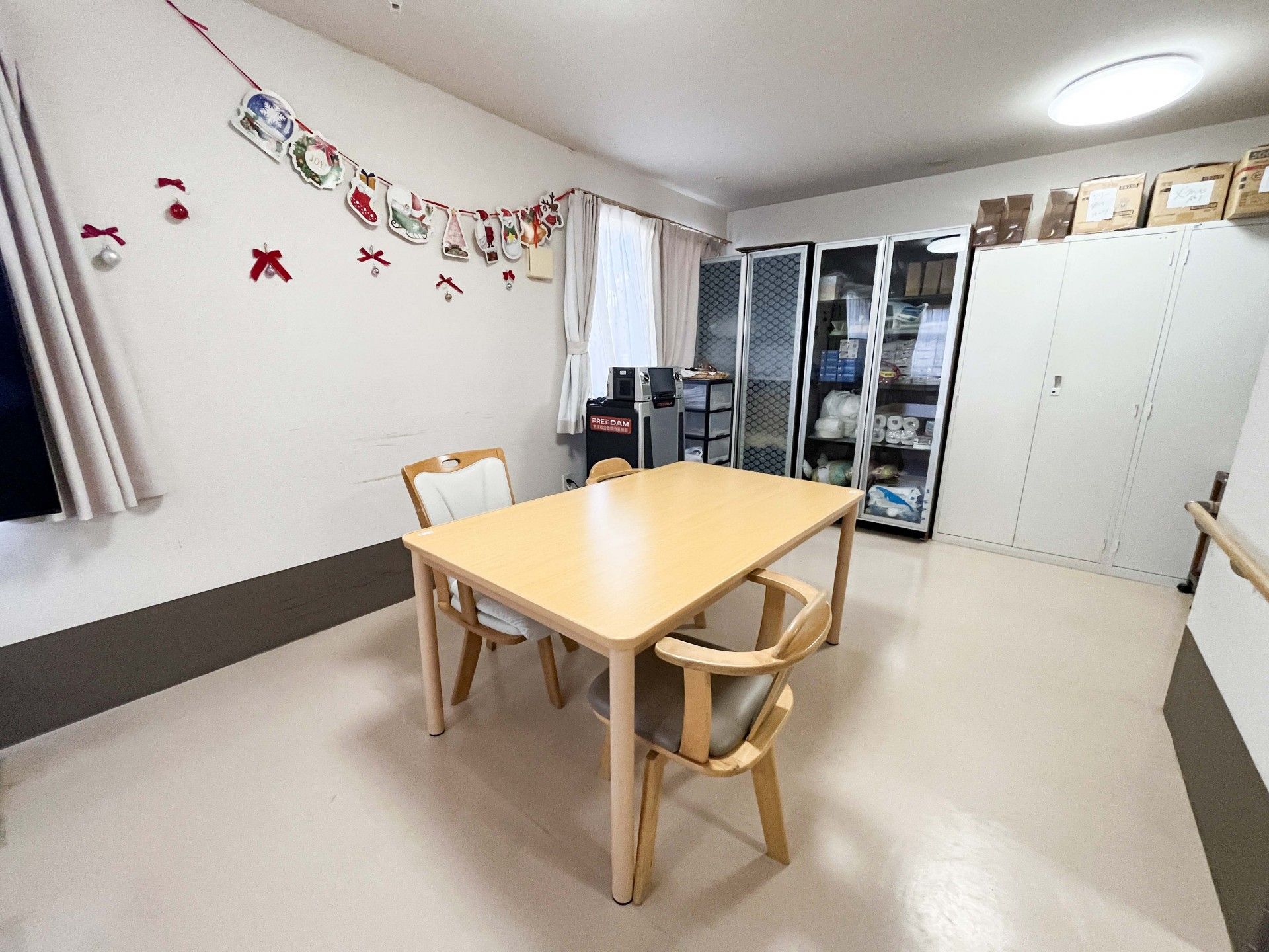 飾り付けのある部屋