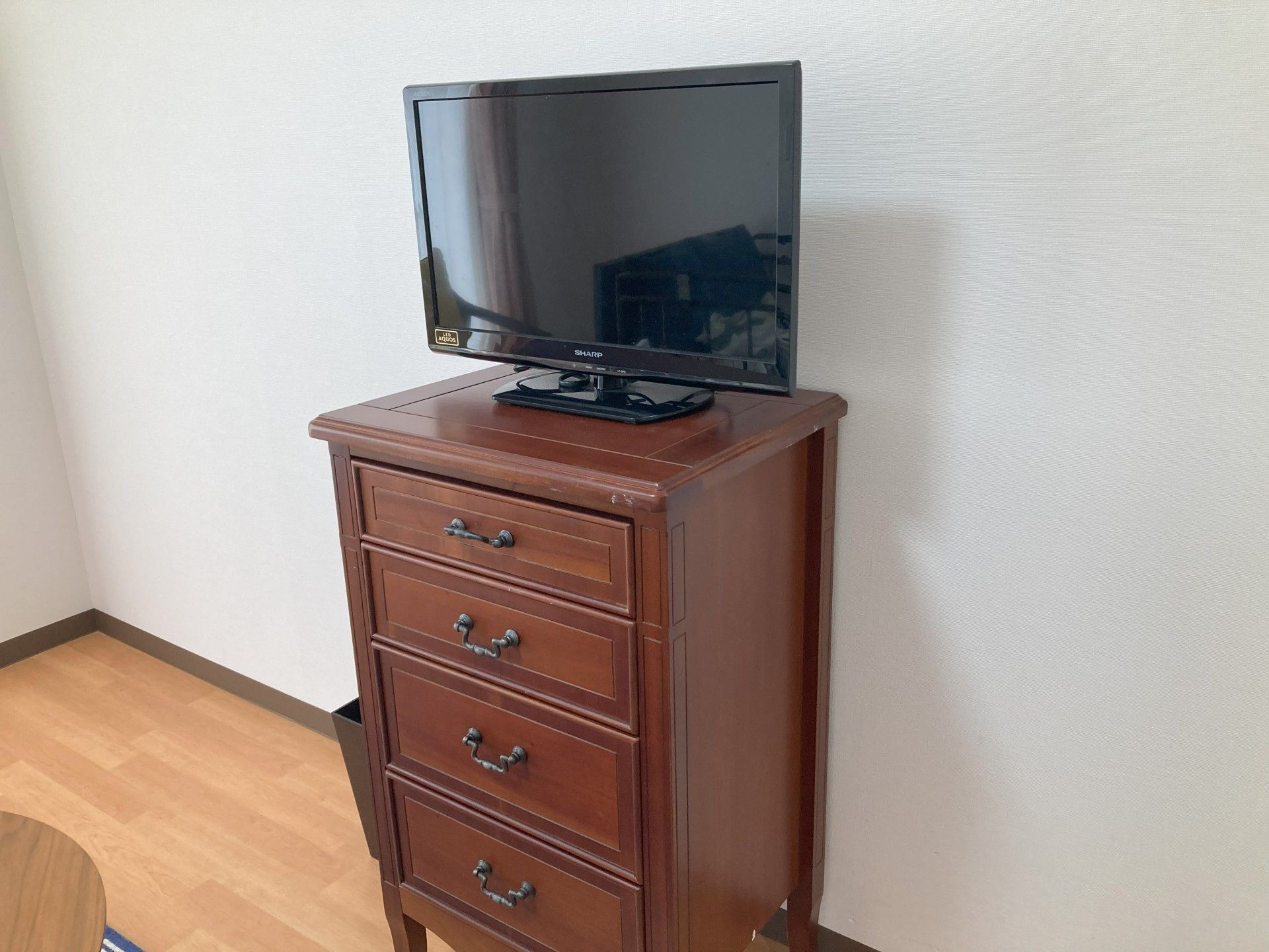 快適な個室のテレビ台