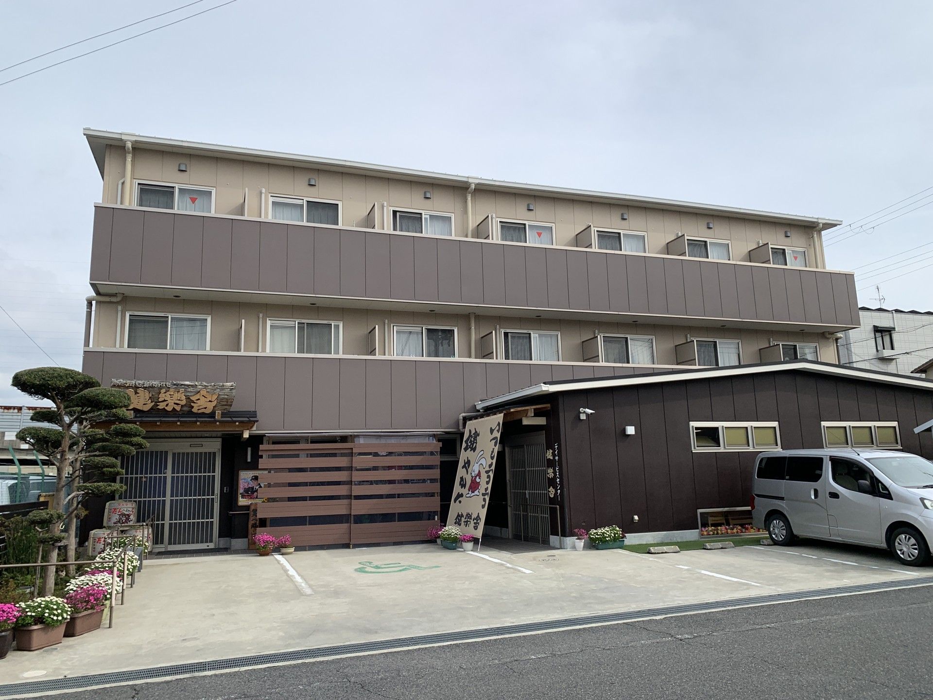 多階層の建物正面