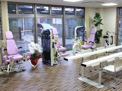 ラ・ナシカ ちのリハビリ室。さまざまな運動レベルに合わせたリハビリメニューを作成しております。