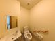 バリアフリー設計のトイレ空間