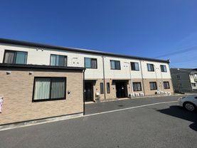 新築そうな建物の外観