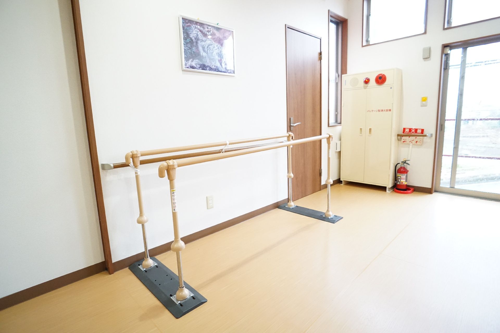 平行棒のある廊下