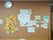 リビングの壁に展示されている、入居者が書いた花の絵