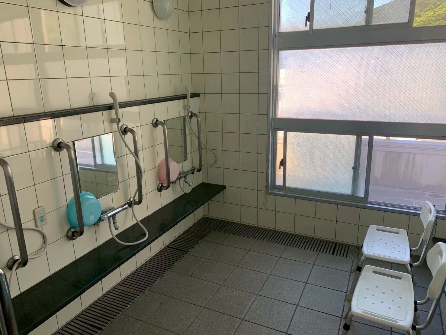 清潔なシャワールーム