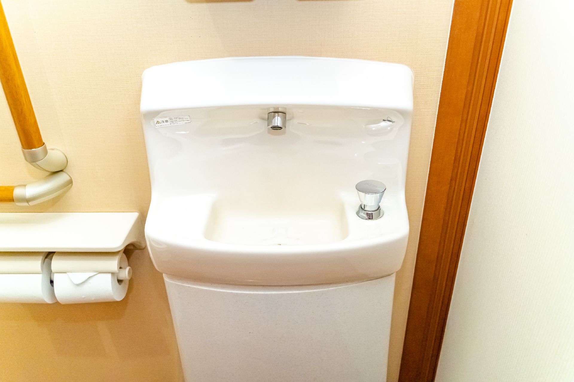 トイレと同じ空間にある洗面台