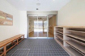 明るいエントランスホール