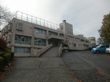 広い建物の外観