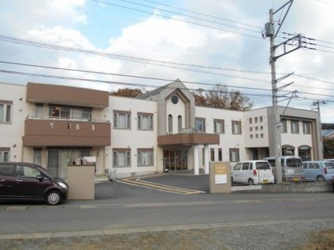 落ち着いた外観の建物
