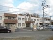 落ち着いた外観の建物