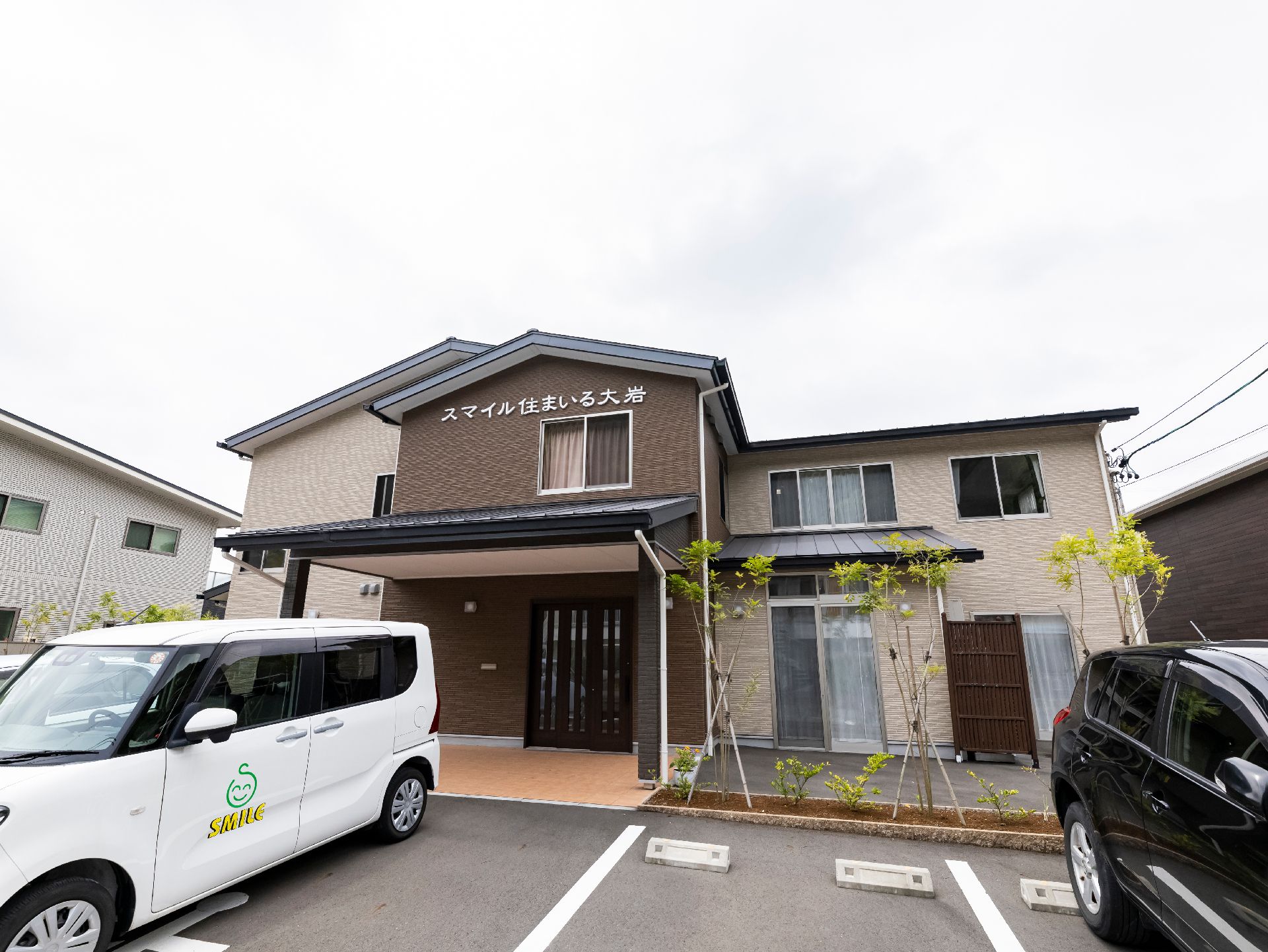 駐車場も設置してある介護施設の外観