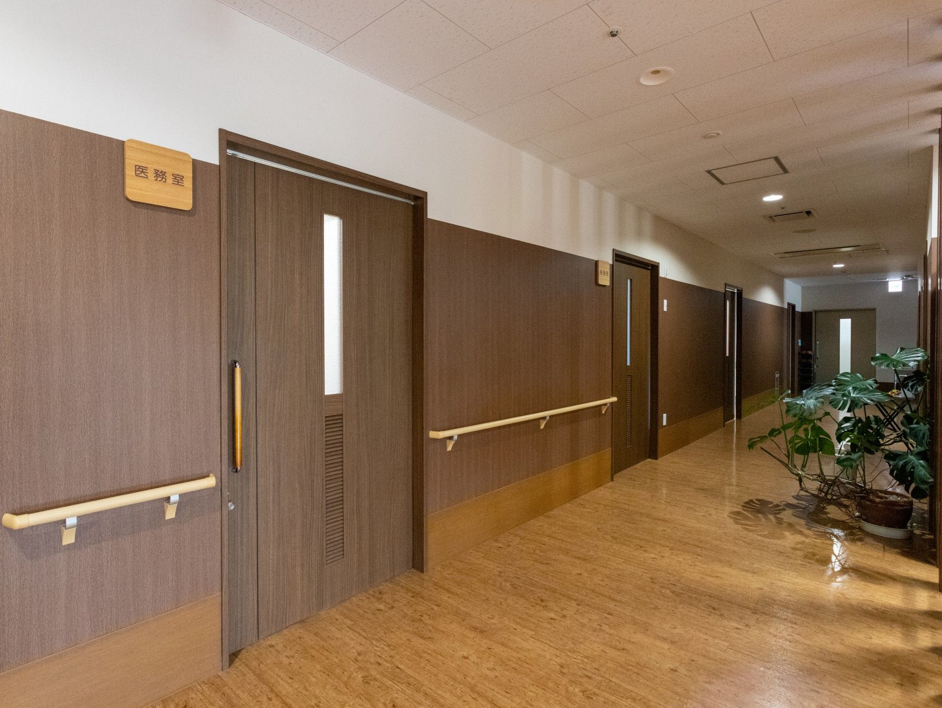 医務室前の廊下
