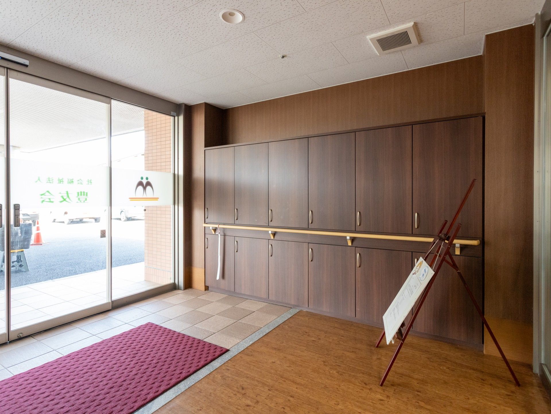 広い玄関の様子