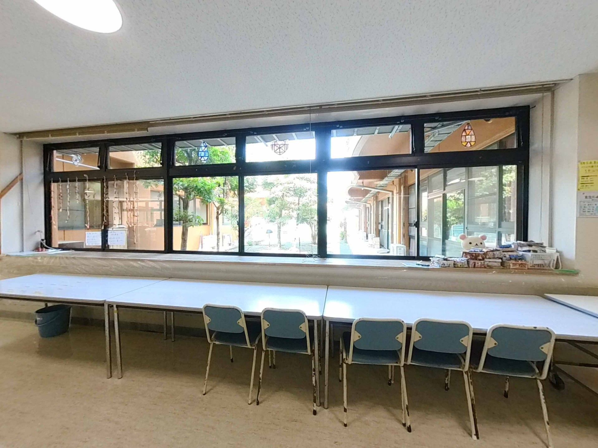 大きな窓のある部屋