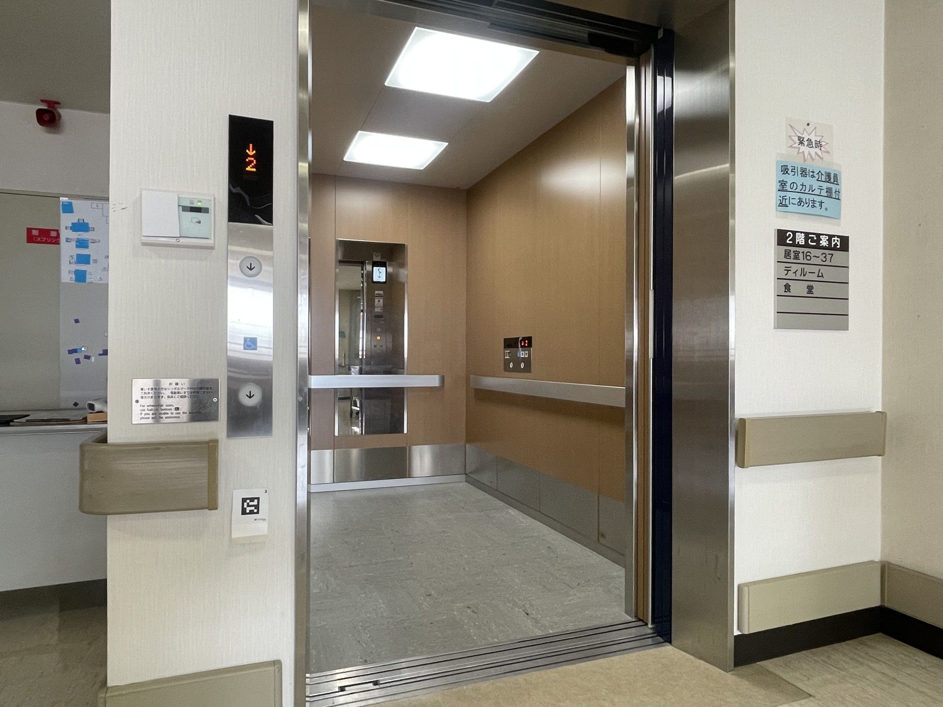 広いエレベーター