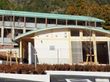 自然に囲まれた建物外観