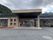山に囲まれた建物の入口