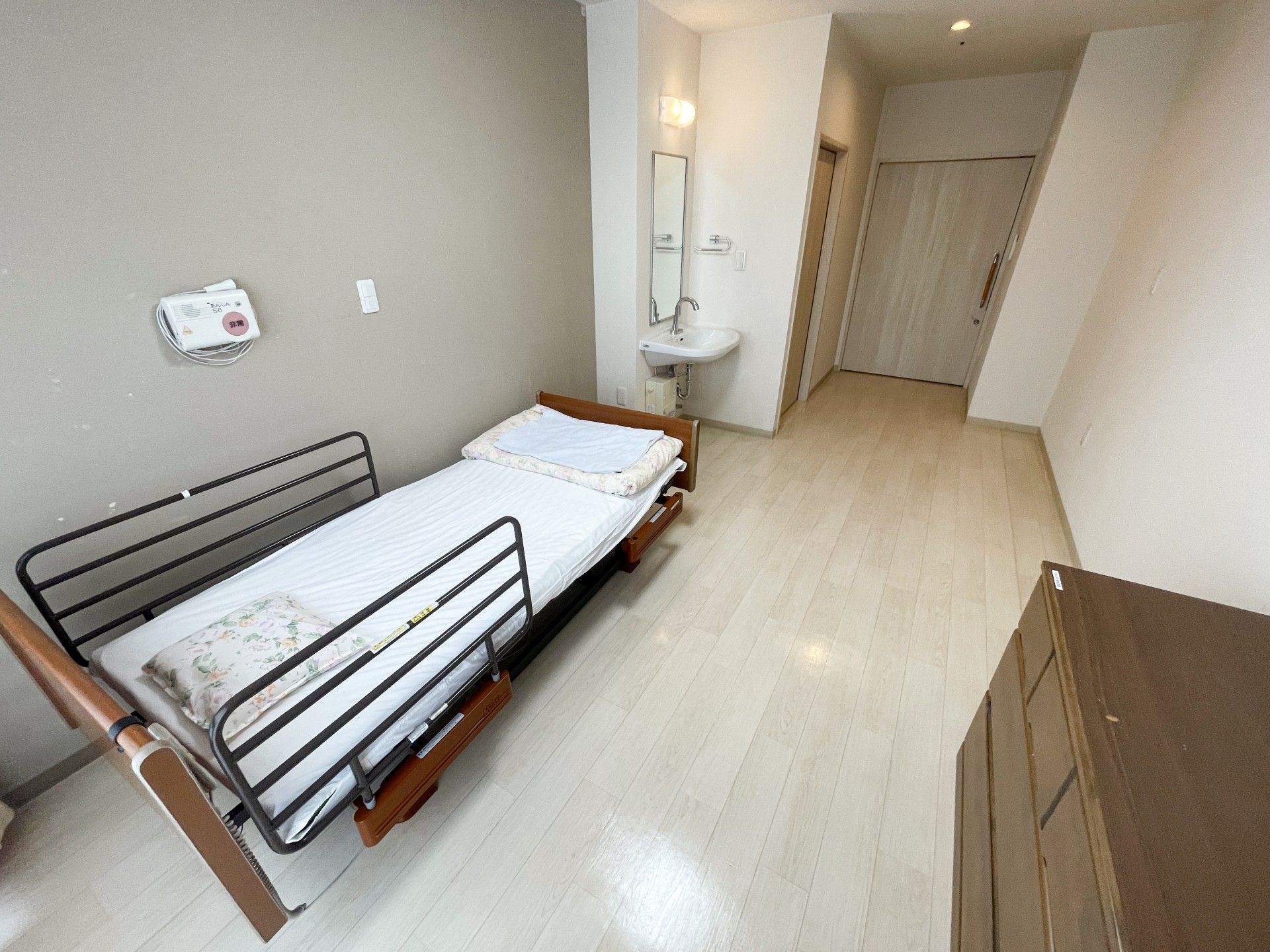 シンプルな個室の様子